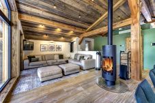 Le Chalet Green Forest dispose d'un intérieur élégant.
